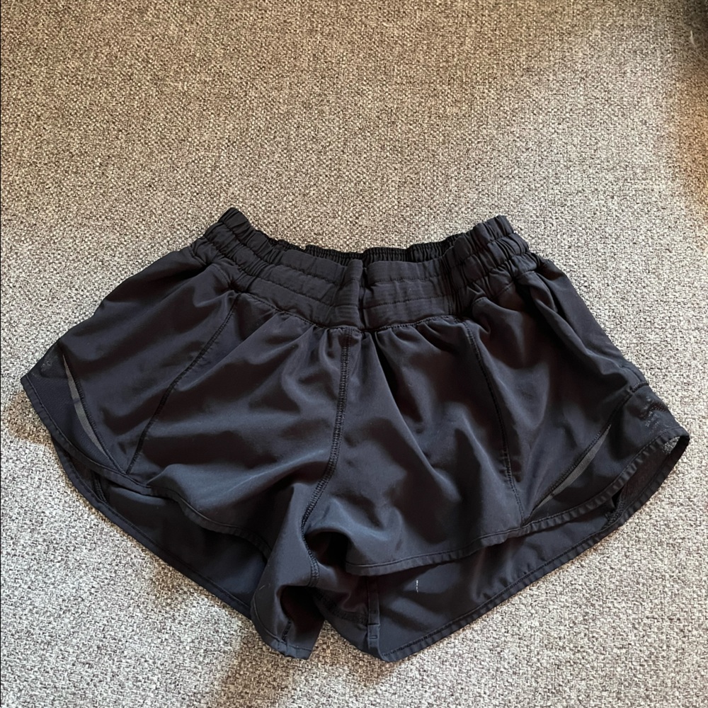 Lululemon Black Hottie Hot 2” Short Size 6